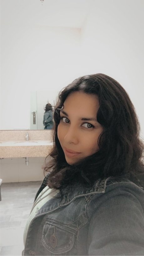Alaston vuotanut OnlyFans-kuva Rosalinda Resendiz