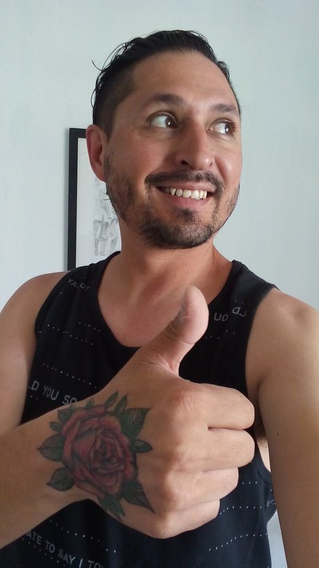 Naakte gelekte OnlyFans-foto van Rodrigo Soman