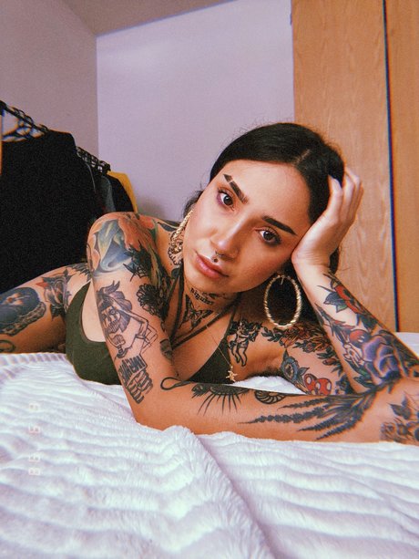 Naken läckt OnlyFans-bild av Laura