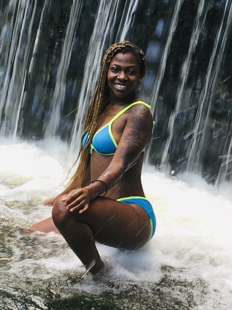 Naken läckt OnlyFans-bild av Dark Chocolate