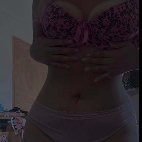 Naakte gelekte OnlyFans-foto van Eros   