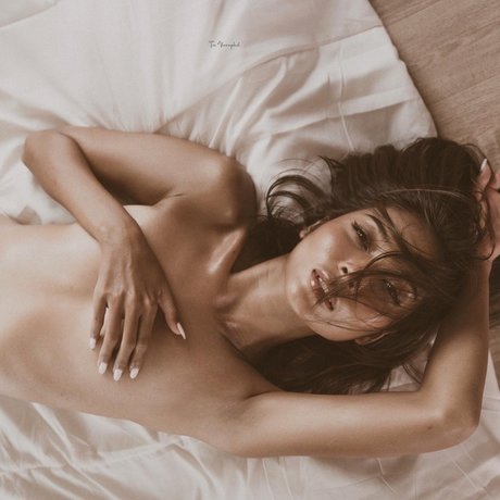 Naken läckt OnlyFans-bild av Rose Supatta