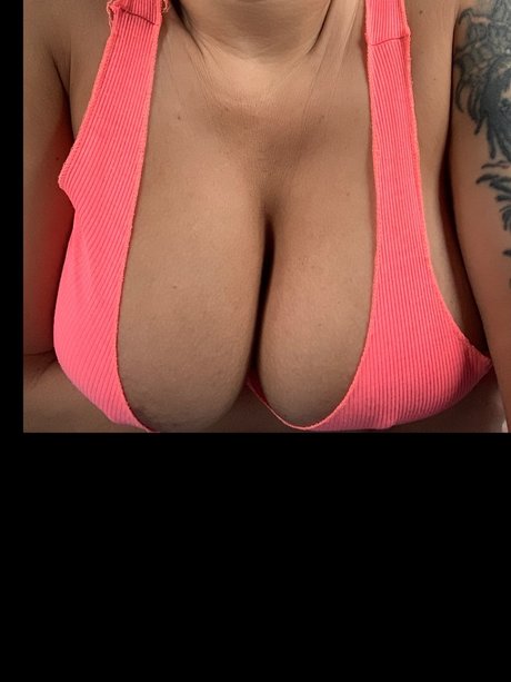Naakte gelekte OnlyFans-foto van Scarlett March