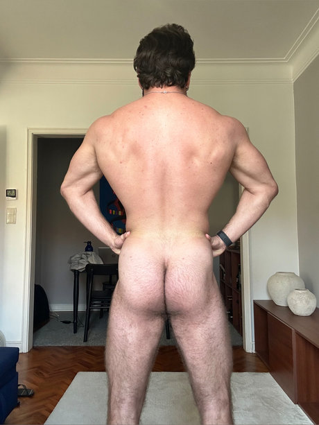 Alaston vuotanut OnlyFans-kuva Sam Bruce