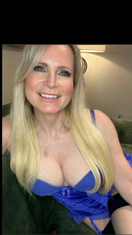 Naken läckt OnlyFans-bild av Maturefantasysam