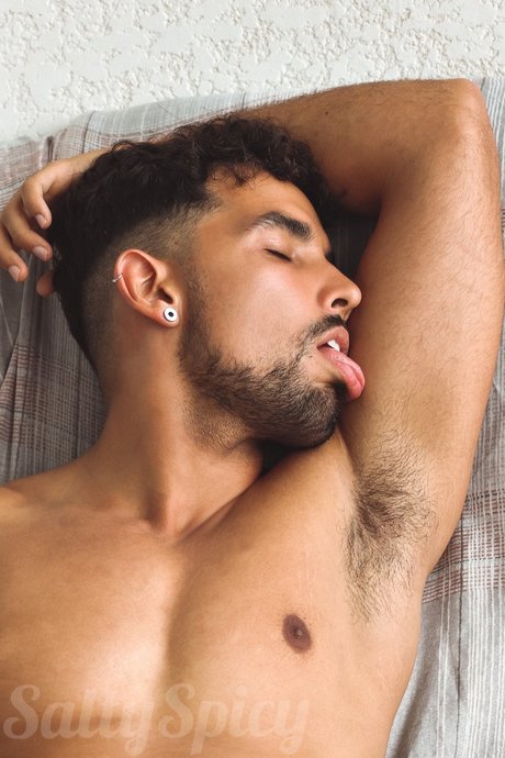 Обнаженная фотография утечки OnlyFans от Fah