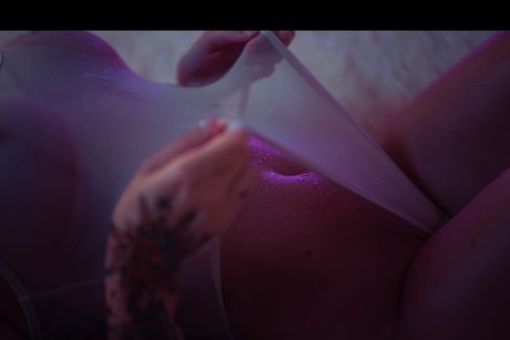 Naken läckt OnlyFans-bild av Sah Vabien