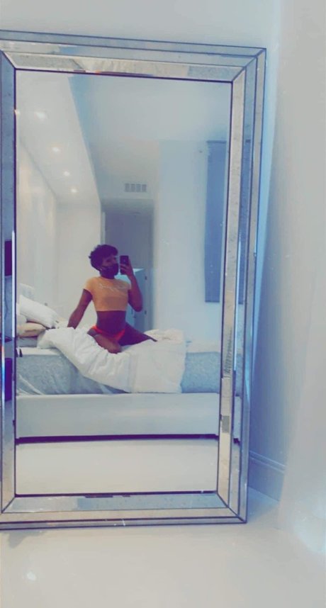Photo nue de fuite OnlyFans de Safarihunter