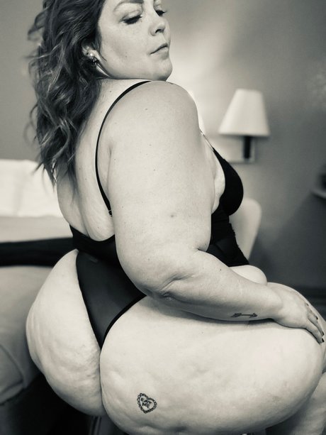 Alasti lekkinud OnlyFans-i pilt Sadiebabie