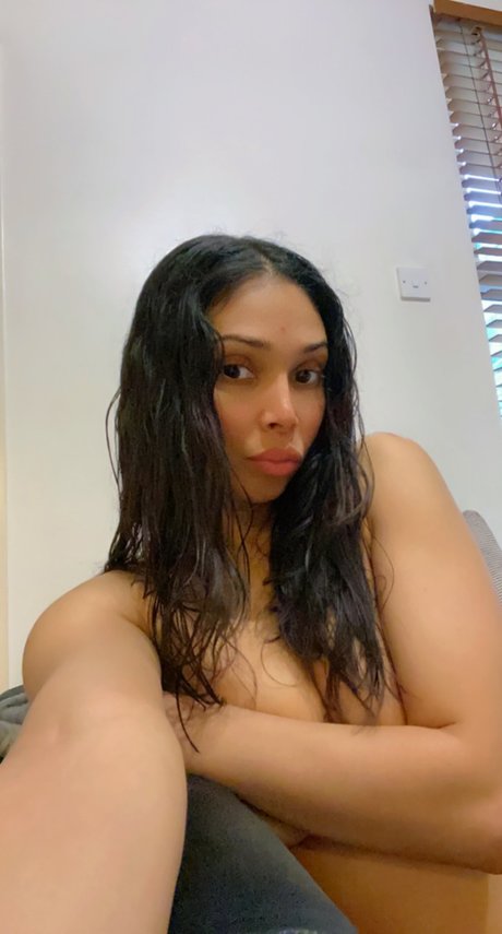 Nahá fotka uniklých OnlyFans od Sacha Summers