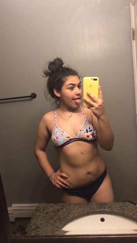 Naken läckt OnlyFans-bild av S1utan