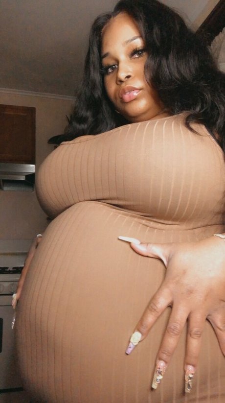 Nahá fotka uniklých OnlyFans od Bigbellyjudy