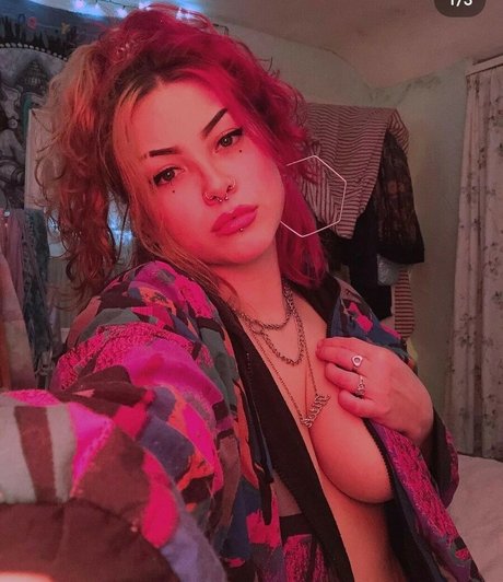 Nahá fotka uniklých OnlyFans od Neferkitti