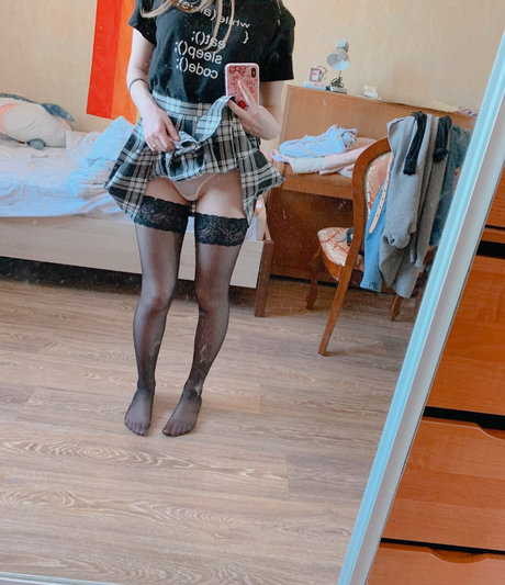 Naakte gelekte OnlyFans-foto van Tanya Kruit