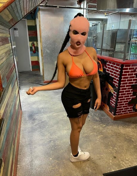 Sheismichaela