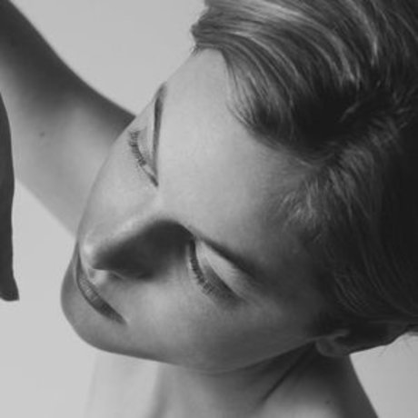 Nahá fotka uniklých OnlyFans od Emma Corrin