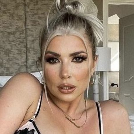 Naakte gelekte OnlyFans-foto van Olivia Buckland