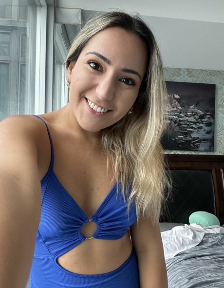 Nahá fotka uniklých OnlyFans od Selina Amini