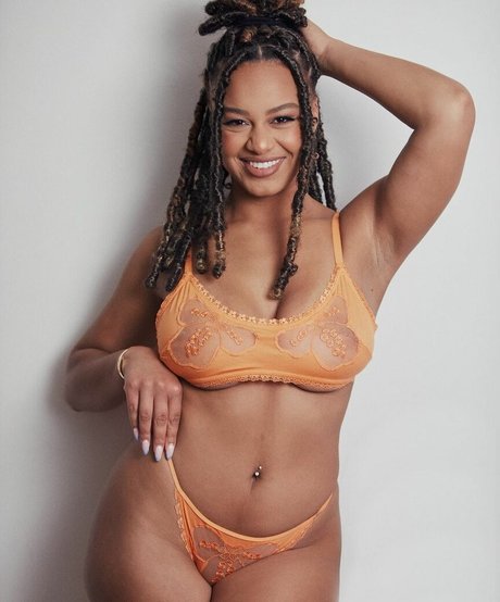 Nia Sioux