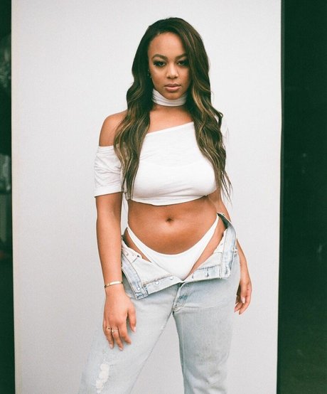 Nia Sioux
