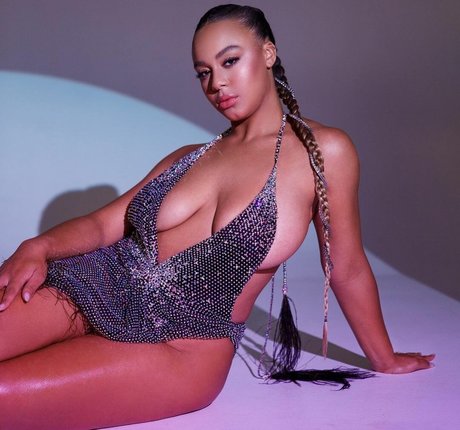 Nia Sioux