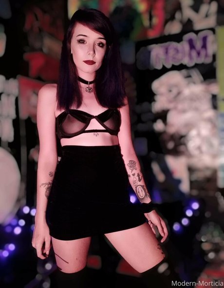 Modernmorticia