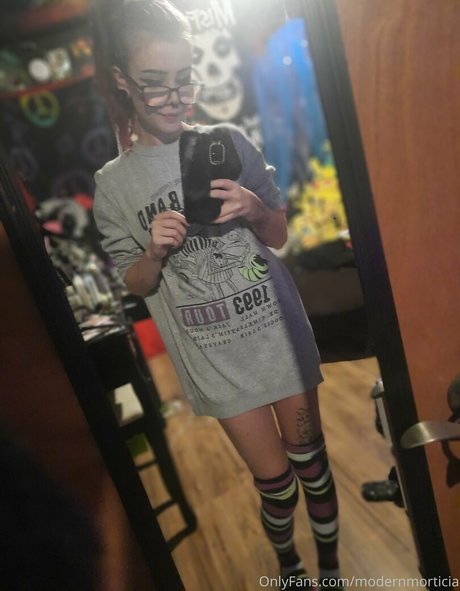 Modernmorticia OnlyFans 유출 누드 사진