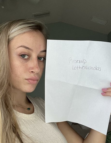 Nahá fotka uniklých OnlyFans od Yourgirlfriendrose