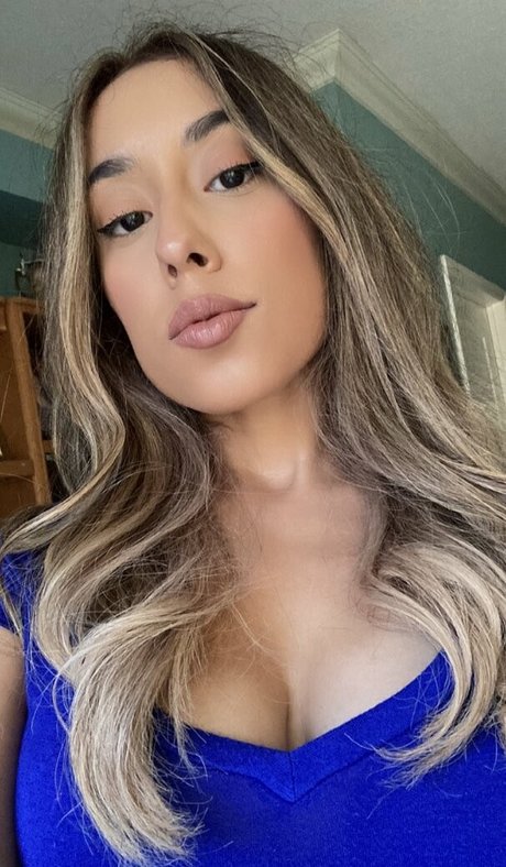 Nahá fotka uniklých OnlyFans od Crys Asmr
