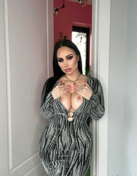 Alasti lekkinud OnlyFans-i pilt Insanelyvain