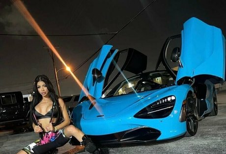 Nahá fotka uniklých OnlyFans od Lilveronicar