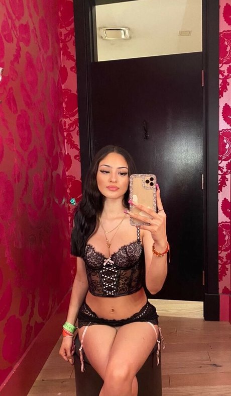 Naken läckt OnlyFans-bild av Katiiebaeb