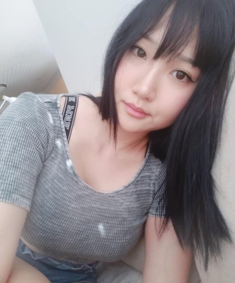 Nahá fotka uniklých OnlyFans od Aria Saki