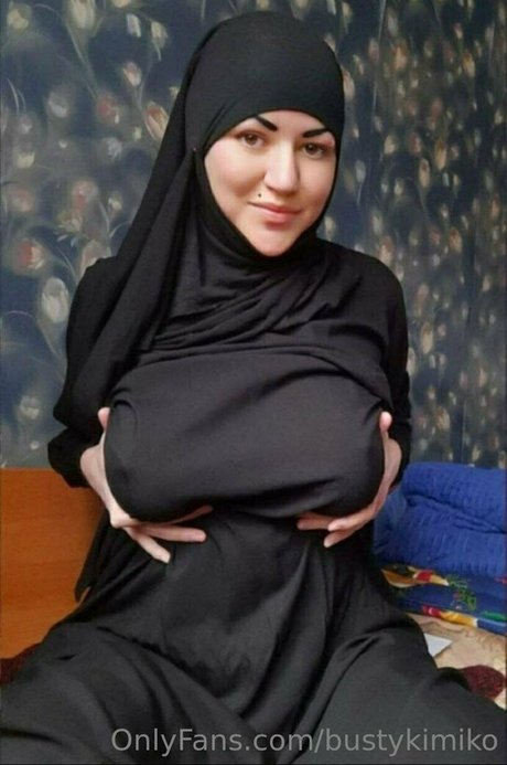 Nahá fotka uniklých OnlyFans od Bustykimiko