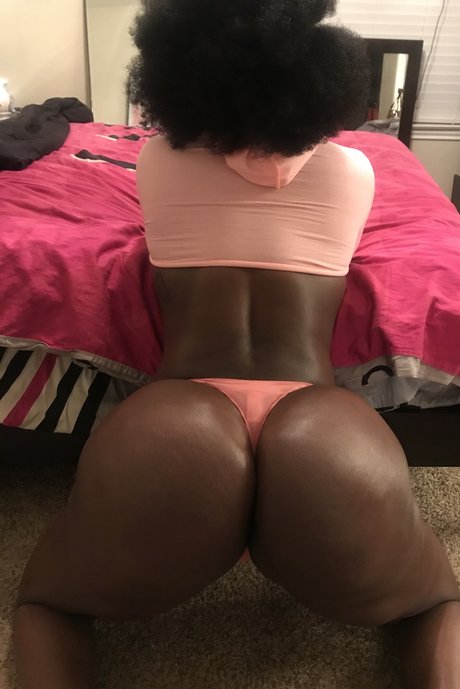 Foto di nudo di fuga di OnlyFans di Sassydoll