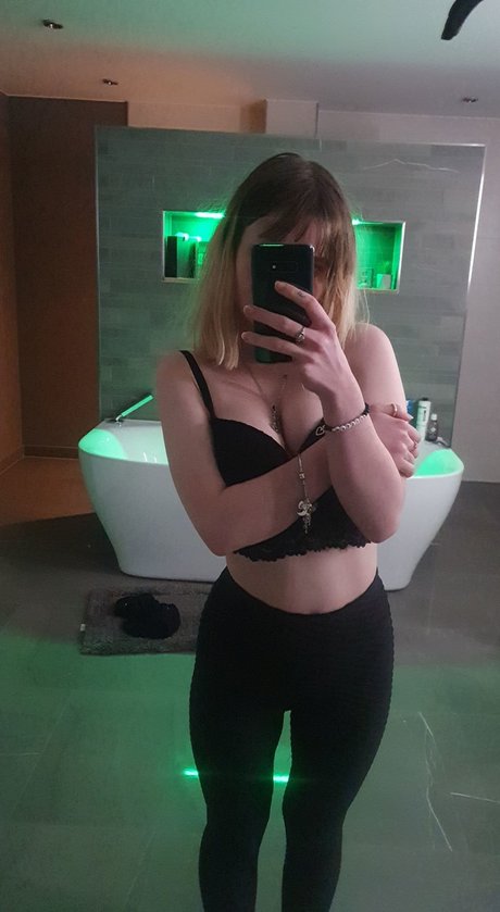 Photo nue de fuite OnlyFans de Saskia