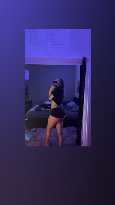 Alaston vuotanut OnlyFans-kuva Sarah Jane