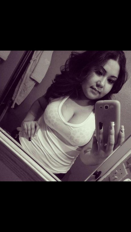 Sarai Valenzuela OnlyFansリークヌード写真