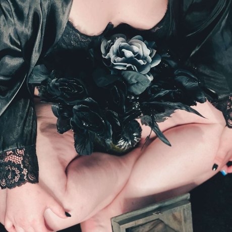Naakte gelekte OnlyFans-foto van Sapphire