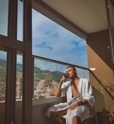 Naken läckt OnlyFans-bild av Santiago Pulgarin