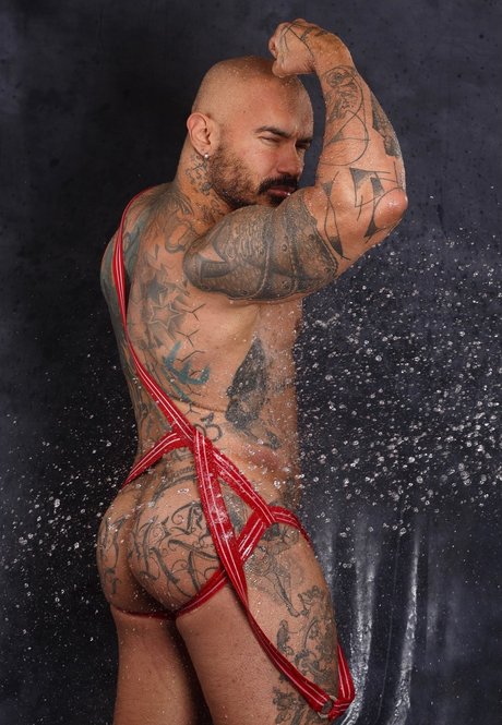 Naken läckt OnlyFans-bild av Santi Noguera
