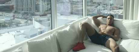 Naken läckt OnlyFans-bild av Santiago