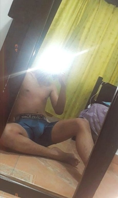 Naken läckt OnlyFans-bild av Santiago