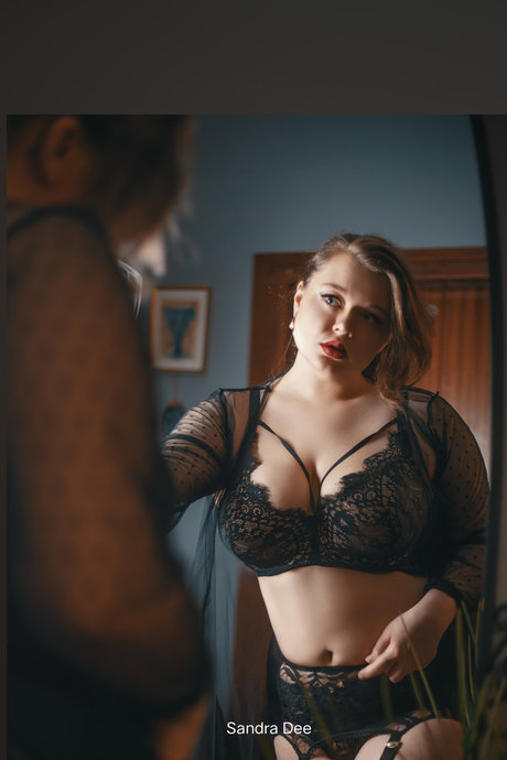 Обнаженная фотография утечки OnlyFans от Sandra Dee