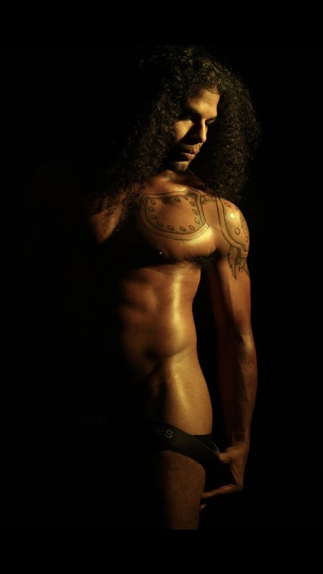 Alaston vuotanut OnlyFans-kuva King Samson