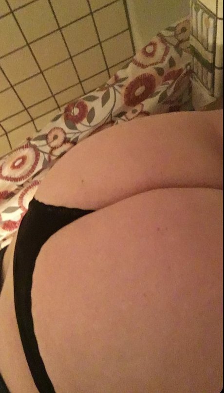 Alaston vuotanut OnlyFans-kuva Lilmama