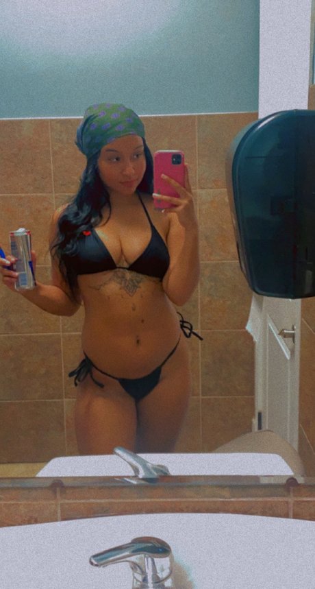 Alaston vuotanut OnlyFans-kuva Sugar