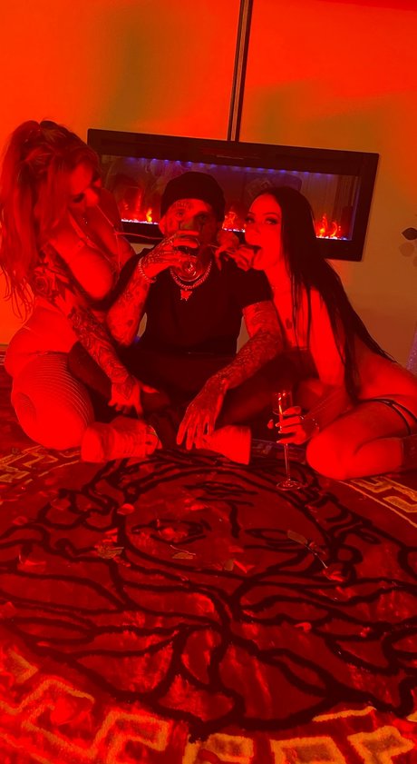 Naken läckt OnlyFans-bild av Sxndhxlp