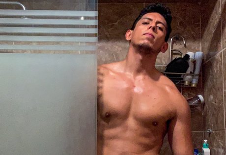 Nahá fotka uniklých OnlyFans od Eduardo Slayer