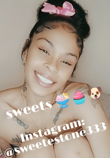 Alaston vuotanut OnlyFans-kuva Sweets